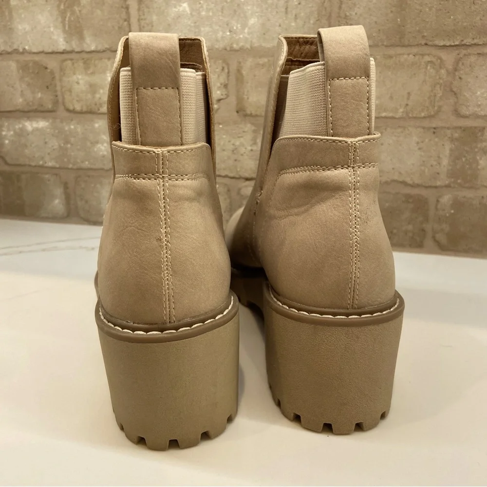 DOLCE VITA ⭐️NWOT Wedge Bootie in Dune